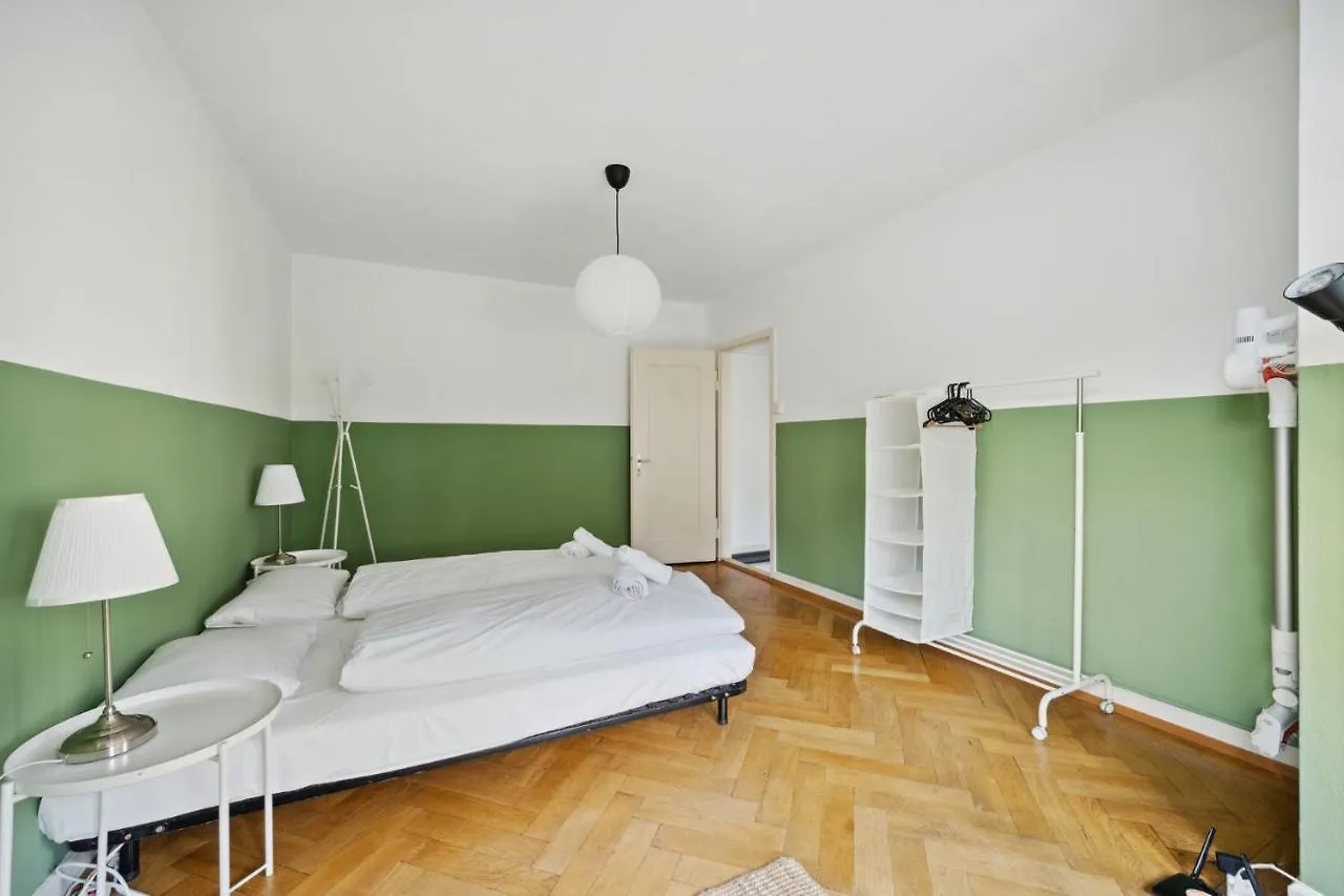 Central Apartment For City Explorers 222 Zürich