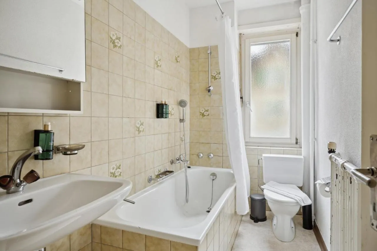 Central Apartment For City Explorers 222 Zürich