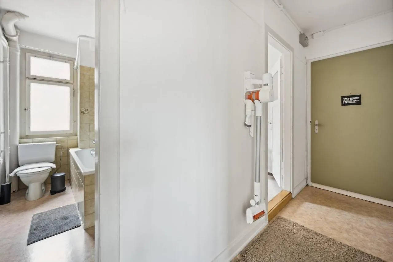 Central Apartment For City Explorers 222 Zürich