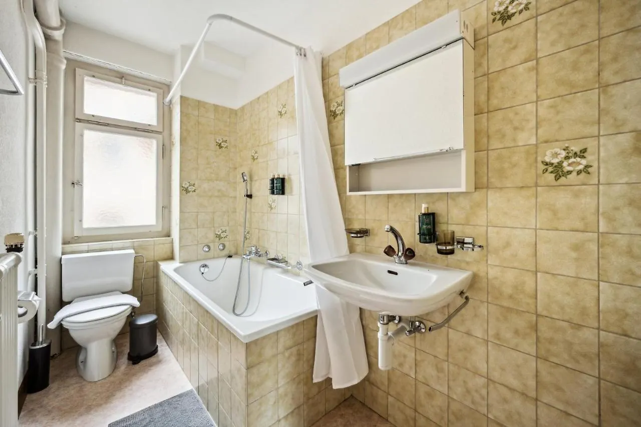 Central Apartment For City Explorers 222 Zürich