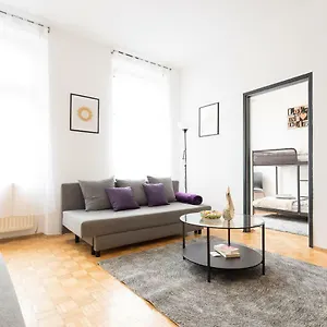 https://lovely-two-level-apartment-for-families.vienna-besthotels.com